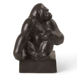 Figurer gorilla med hagen hvilende på skulderen, 20 cm