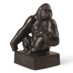 Figurer gorilla med hagen hvilende på skulderen, 20 cm