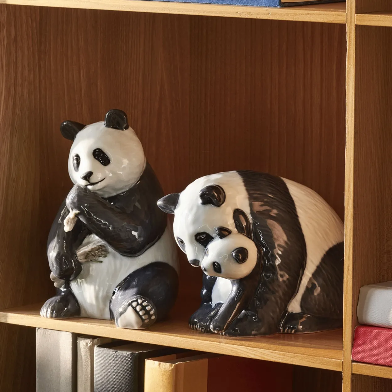 Figurer spisende panda, 18 cm