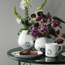 Sort Mega Riflet vase, 15 cm